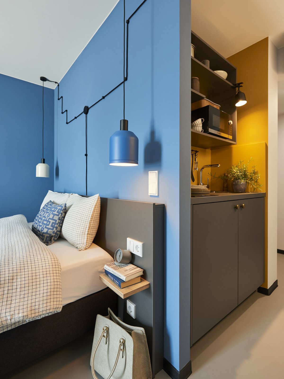 Zimmer Nena Apartments Bochum City - Bett und Kitchenette